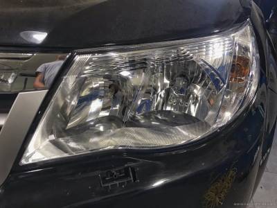 Фара Subaru Forester с новыми стеклами и очищенным хромом