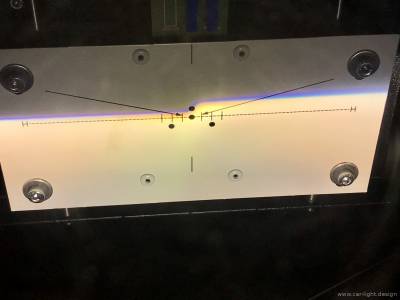 Отрегулированный свет при помощи прибора для фар автомобиля