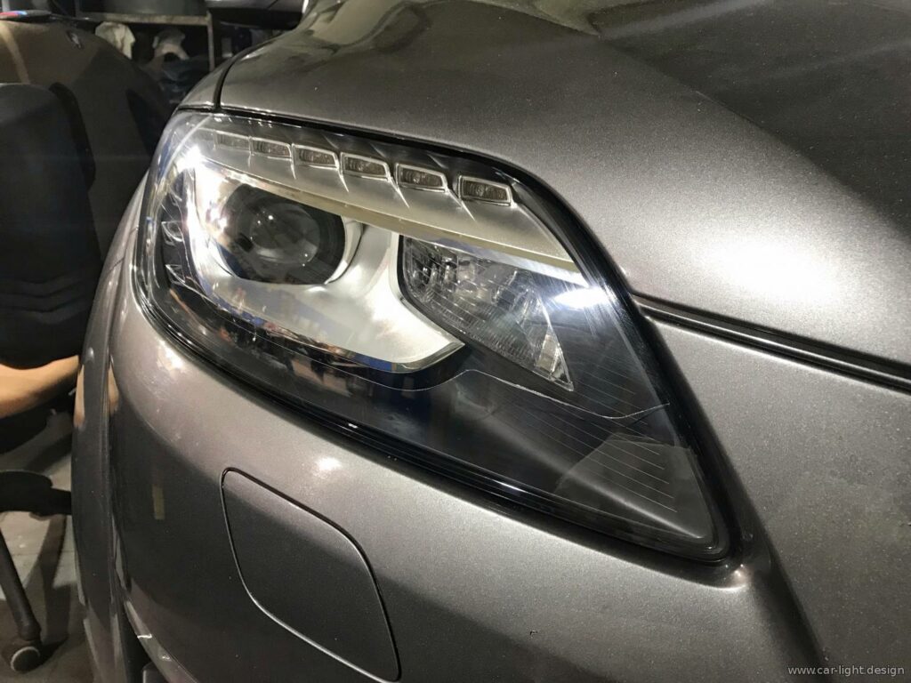 Нове скло на фарі Audi Q7