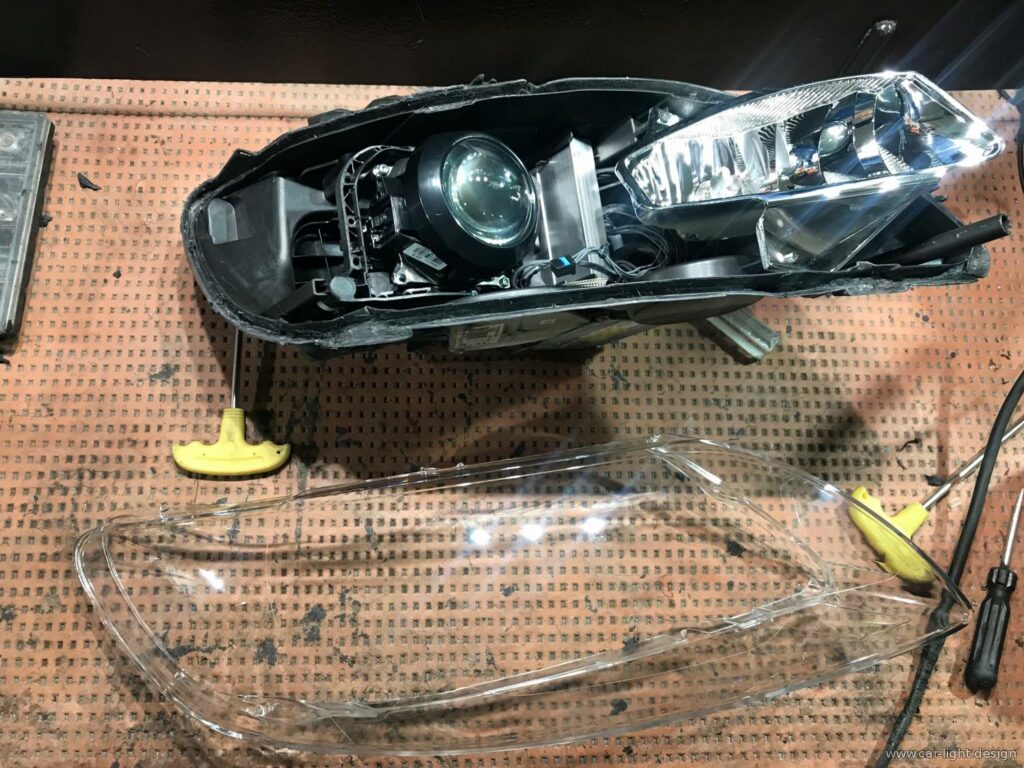 Розпакована фара Audi Q7