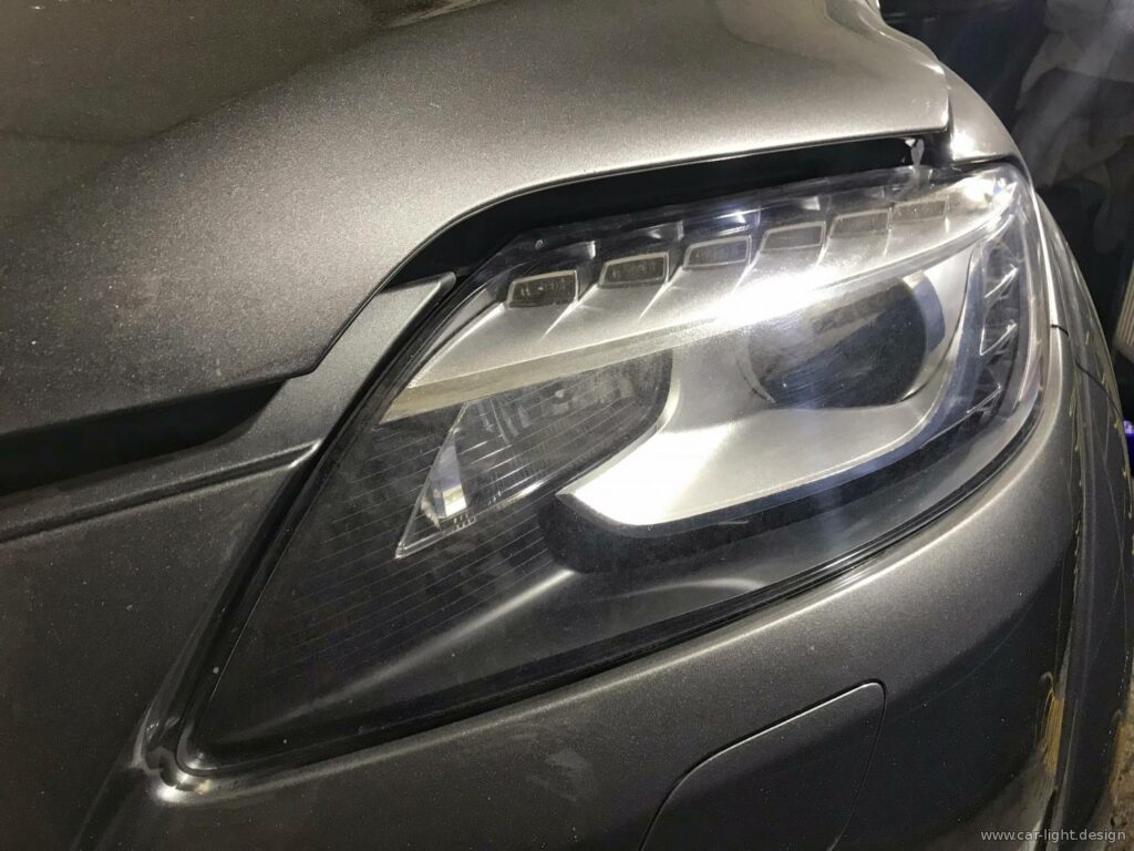 Стекла фар Audi Q7 із мікротріщинами