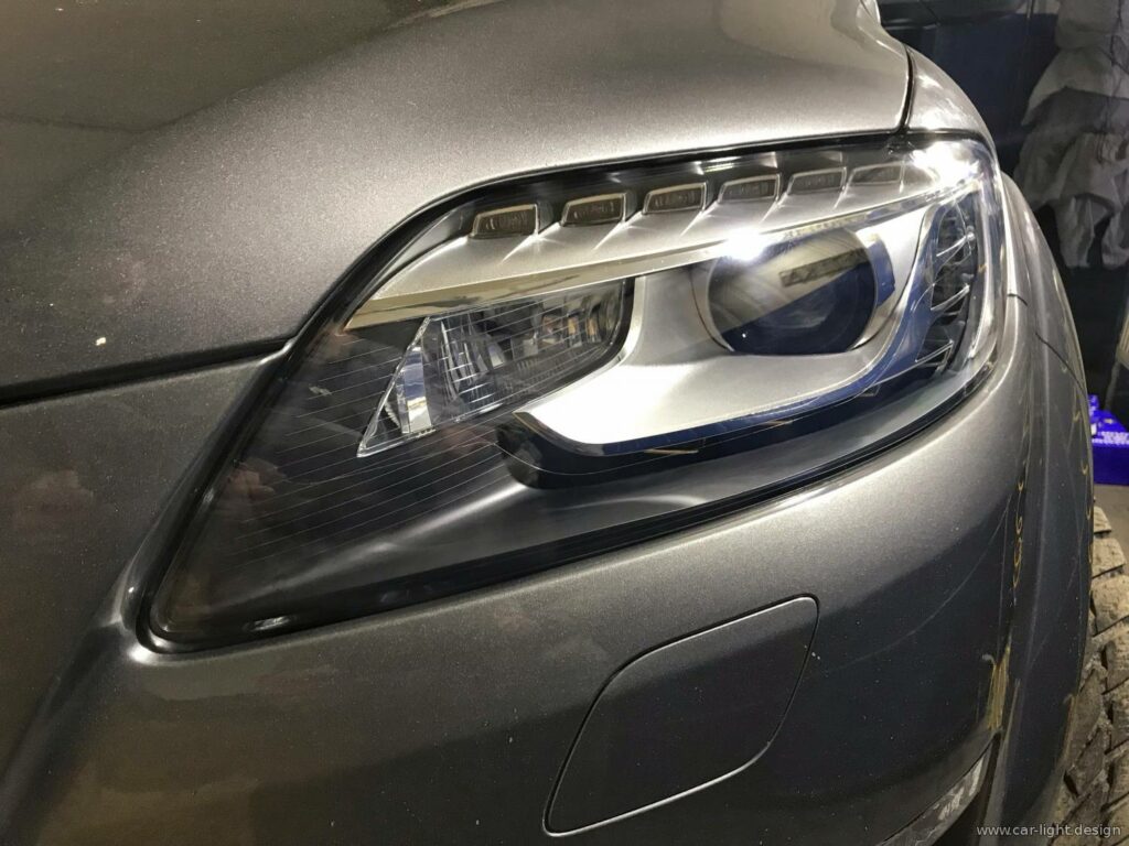 Нове скло на фарі Audi Q7