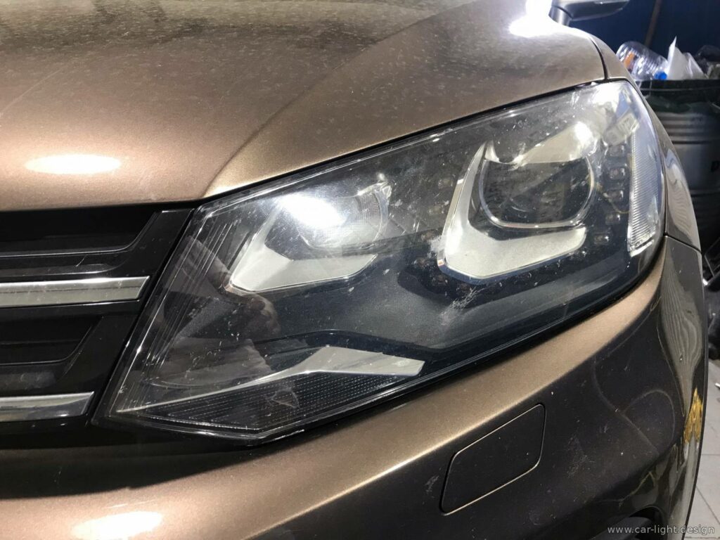 Запилені фари Volkswagen Touareg до чистки