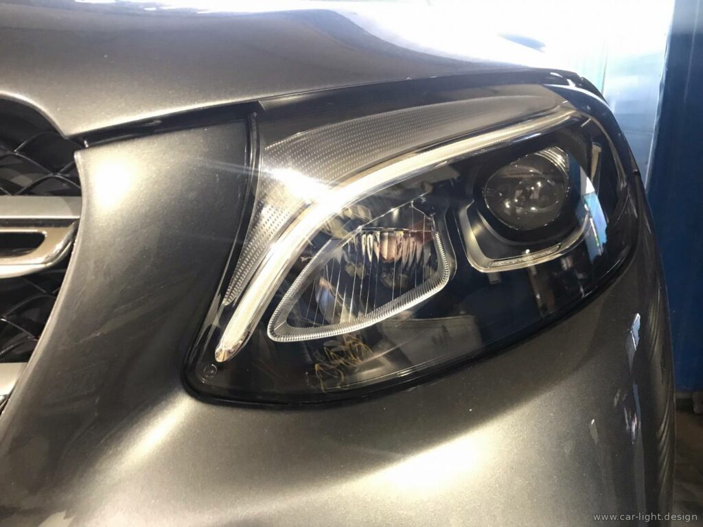 Відновлена LED-фара Mercedes-Benz GLC