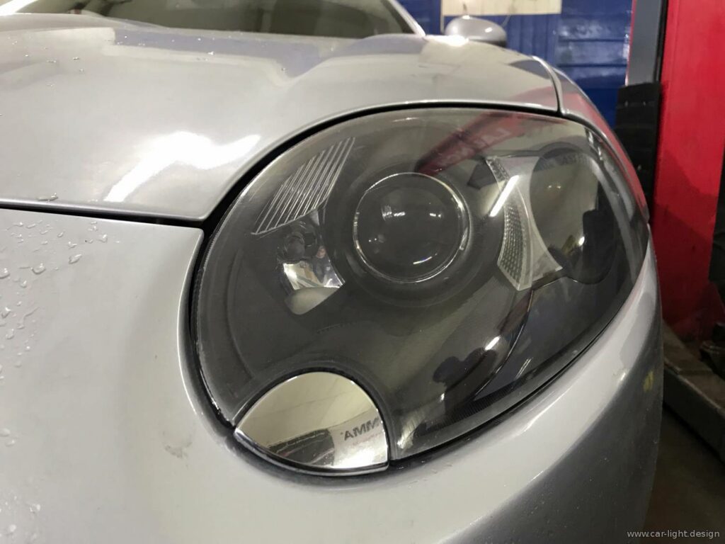 Відновлені фари Jaguar XKR