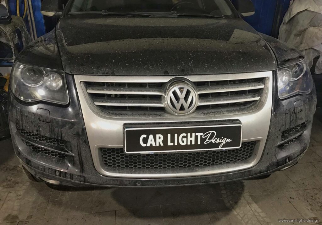 Реставрація й фарбування внутрішніх елементів фар Volkswagen Touareg