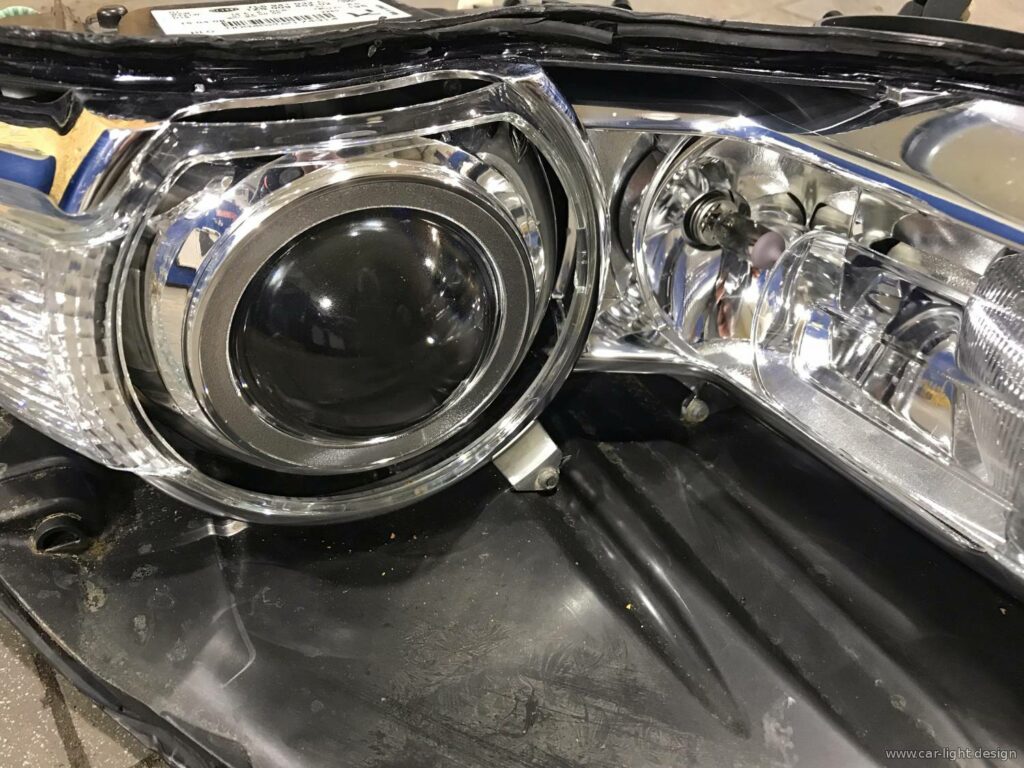 Розкрита фара Volkswagen Touareg