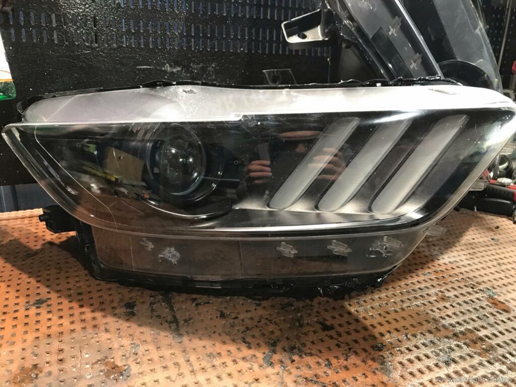 Готовий результат: Ford Mustang фари у чорному глянці